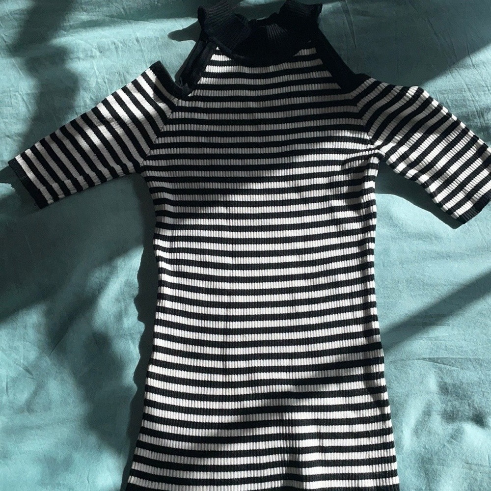 Black and white ribbed cut out top